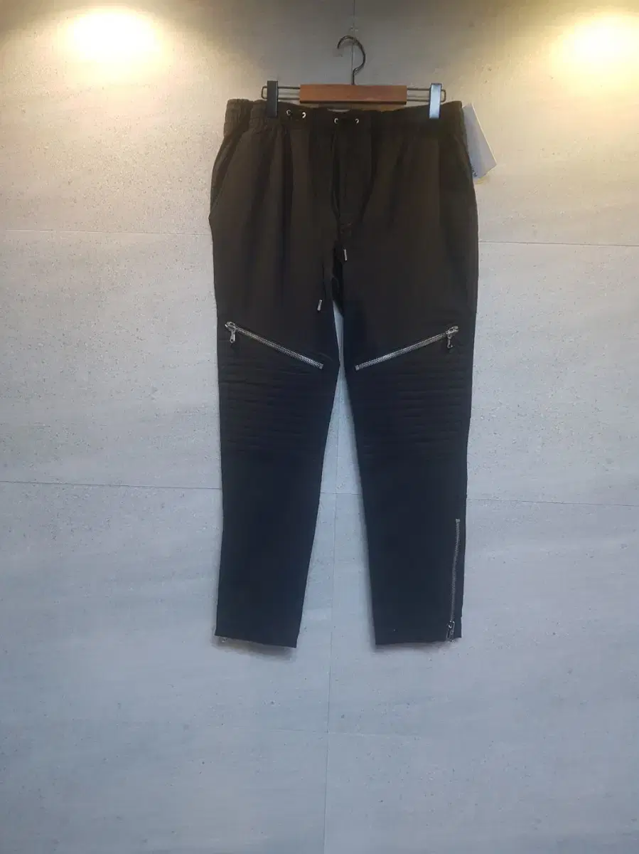 French ankle fit! Zip black jogger pants! Not worn!