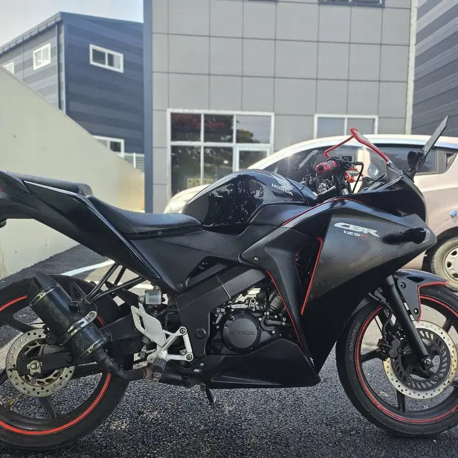 14년식 cbr125 판매합니다.