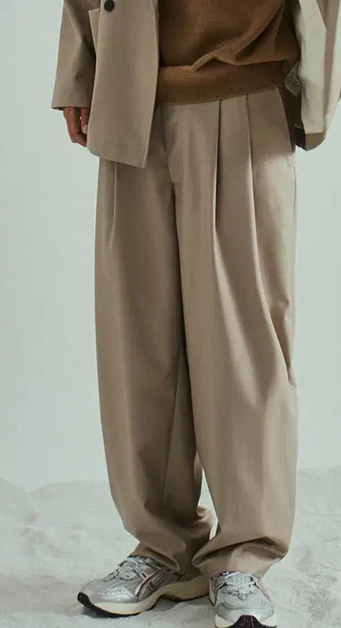 (New) Uniform Bridge Beige Slacks L 32