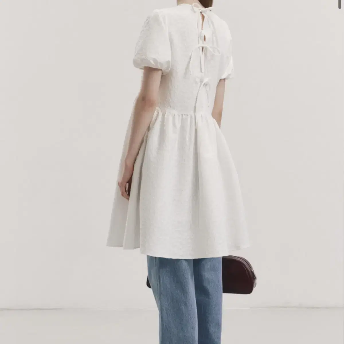 던스트 VOLUME PUFF DRESS WHITE