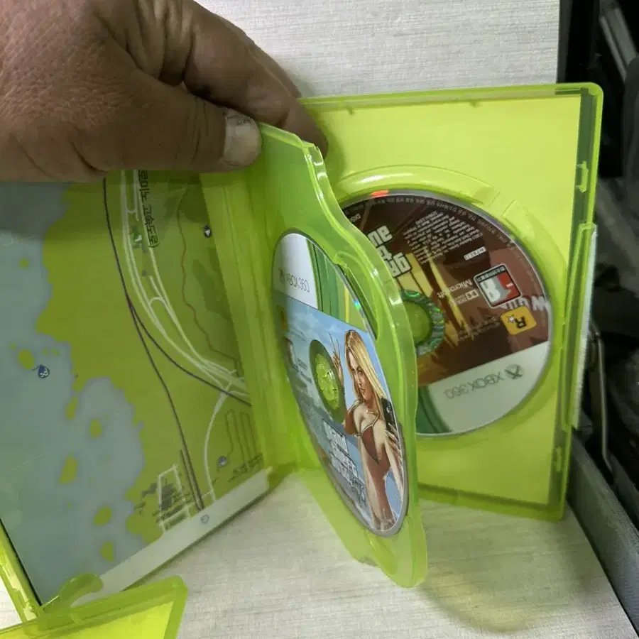 xbox360 헤일로4,기어스오브워,엘드스크롤,총8개일괄