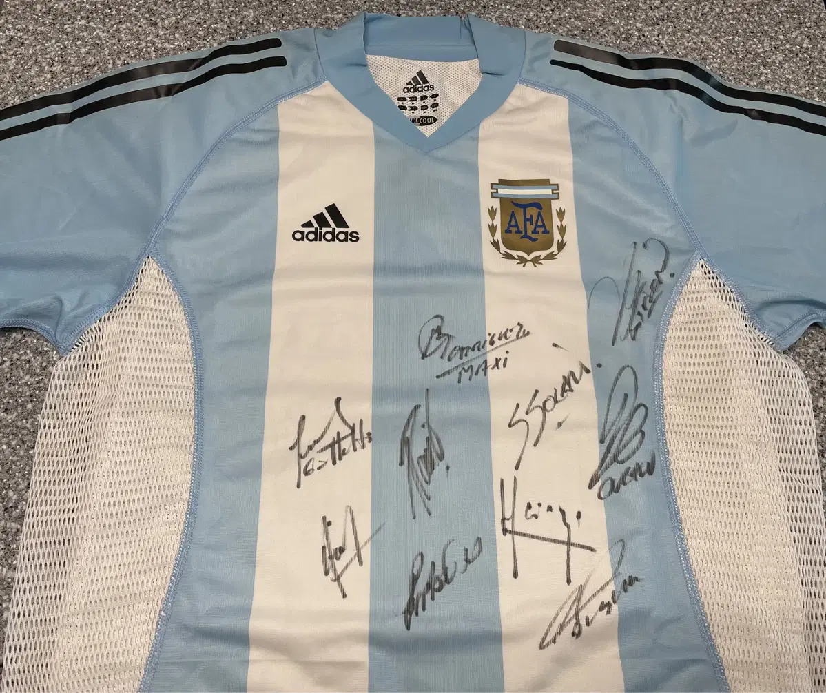 Argentina 02/04 Home Authentic sign Shirt M