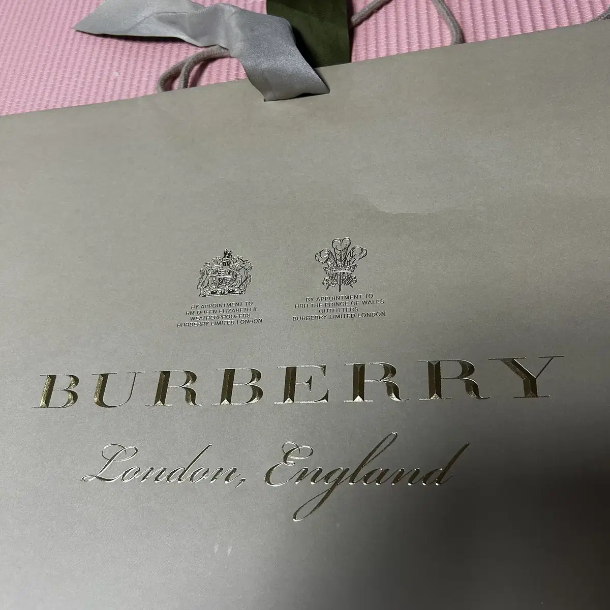 버버리 Burberry 쇼핑백 판매합니다.  - 사이즈 : 54-42-2