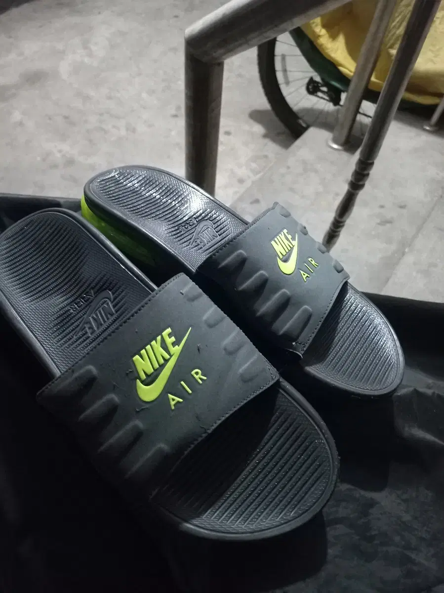 Nike air slippers [size 265mm]