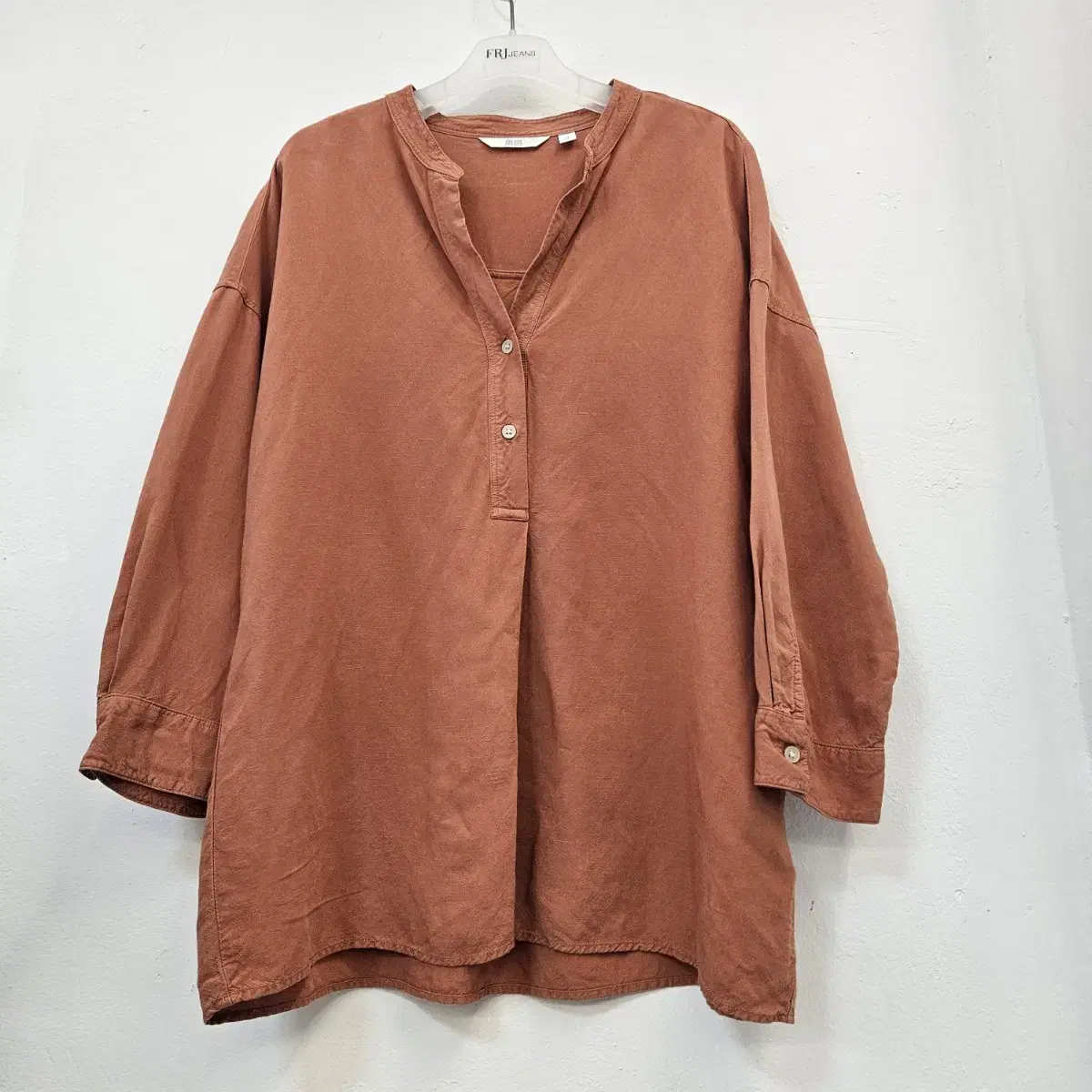 UNIQLO Linen blouse 66-77