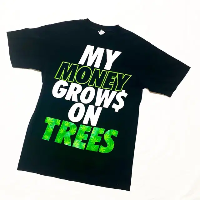 MY MONEY GROWS ON TREES 티셔츠