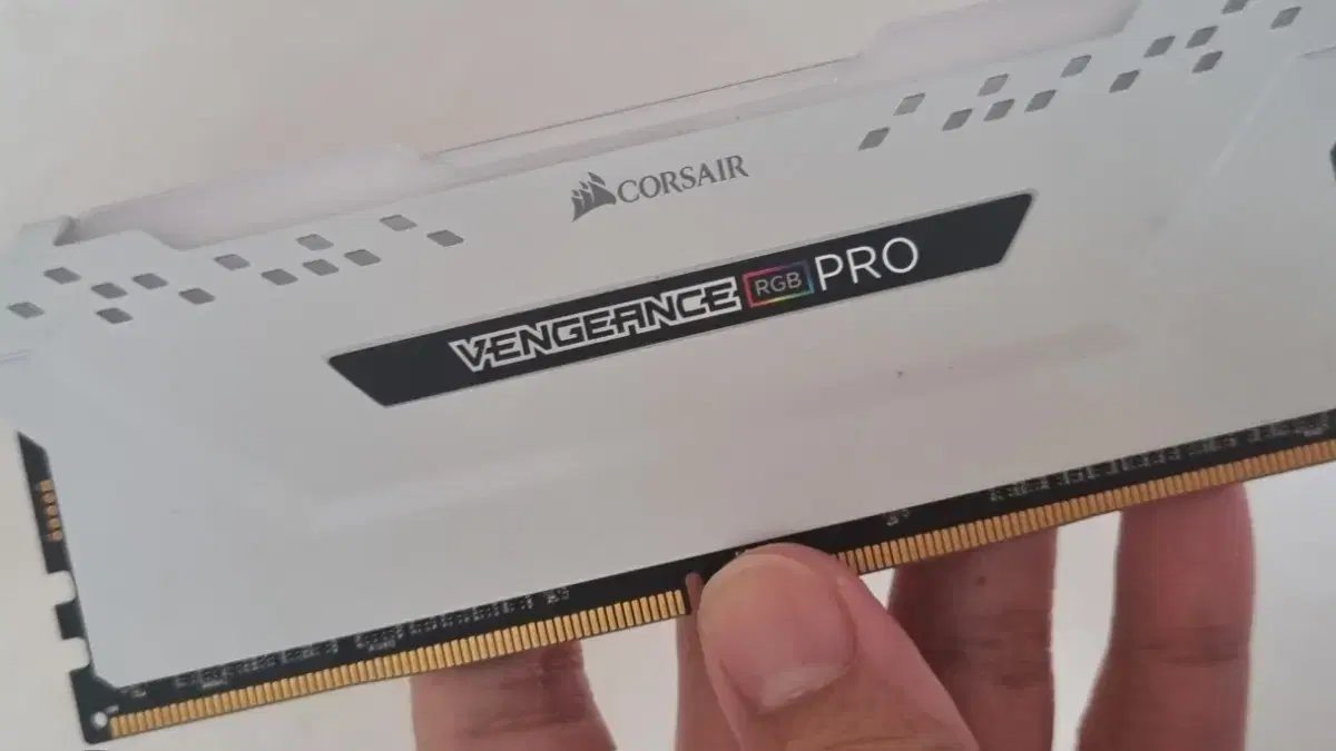 커세어 ddr4 벤젠스 16g 팝니다. Vengeance rgb pro