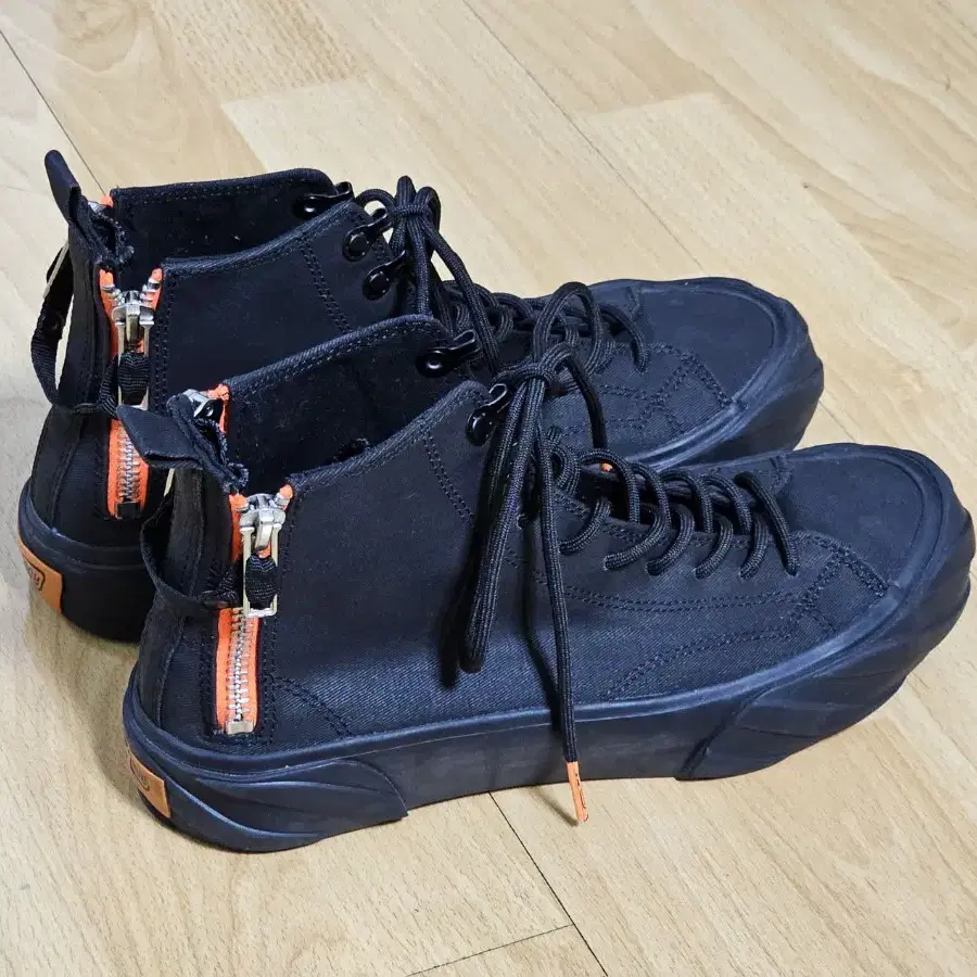 에이지 탑 스니커즈 TOP SNEAKERS BLACK/ORANGE 260