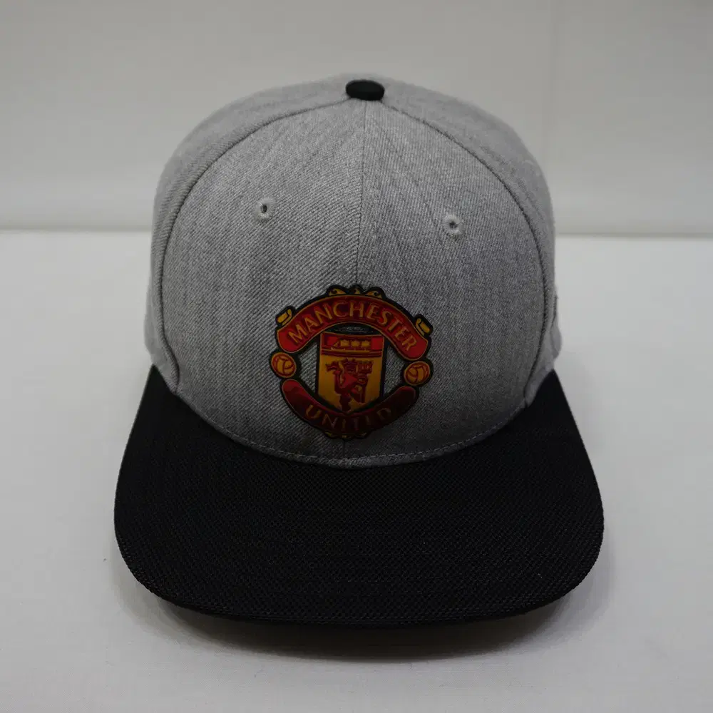 Authentic New Era Manchester United 9fiftysnapback hat S to M excellent