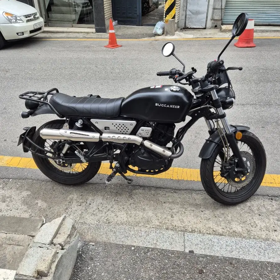 20년식 부캐너125CC 8천키로 팝니다.