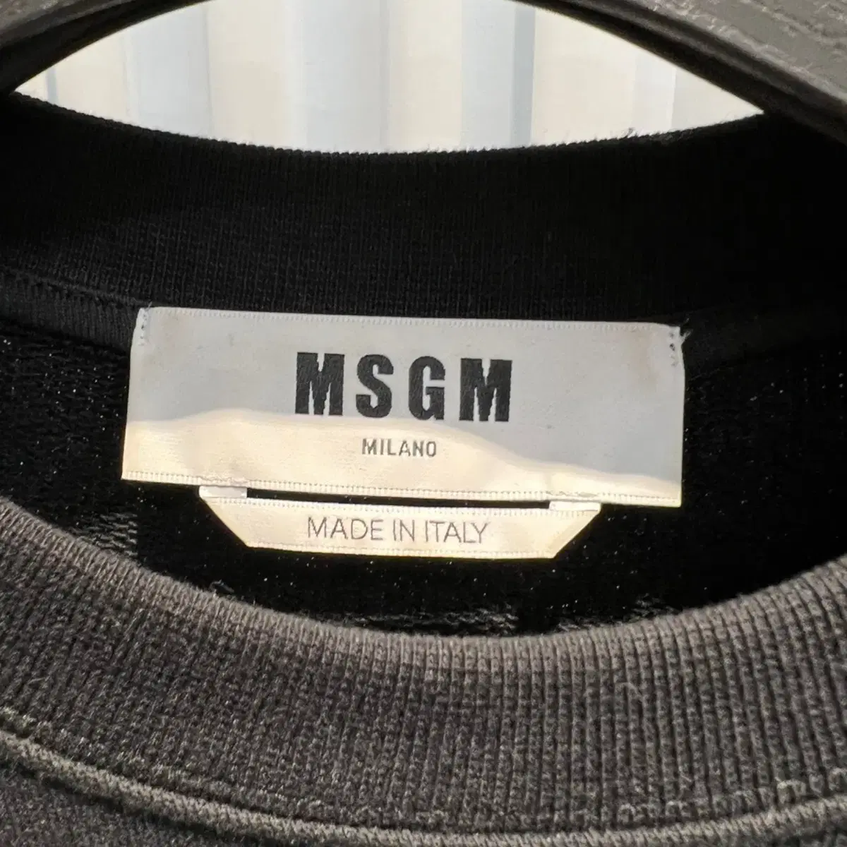 (S)MSGM 브러쉬드로고 맨투맨 블랙