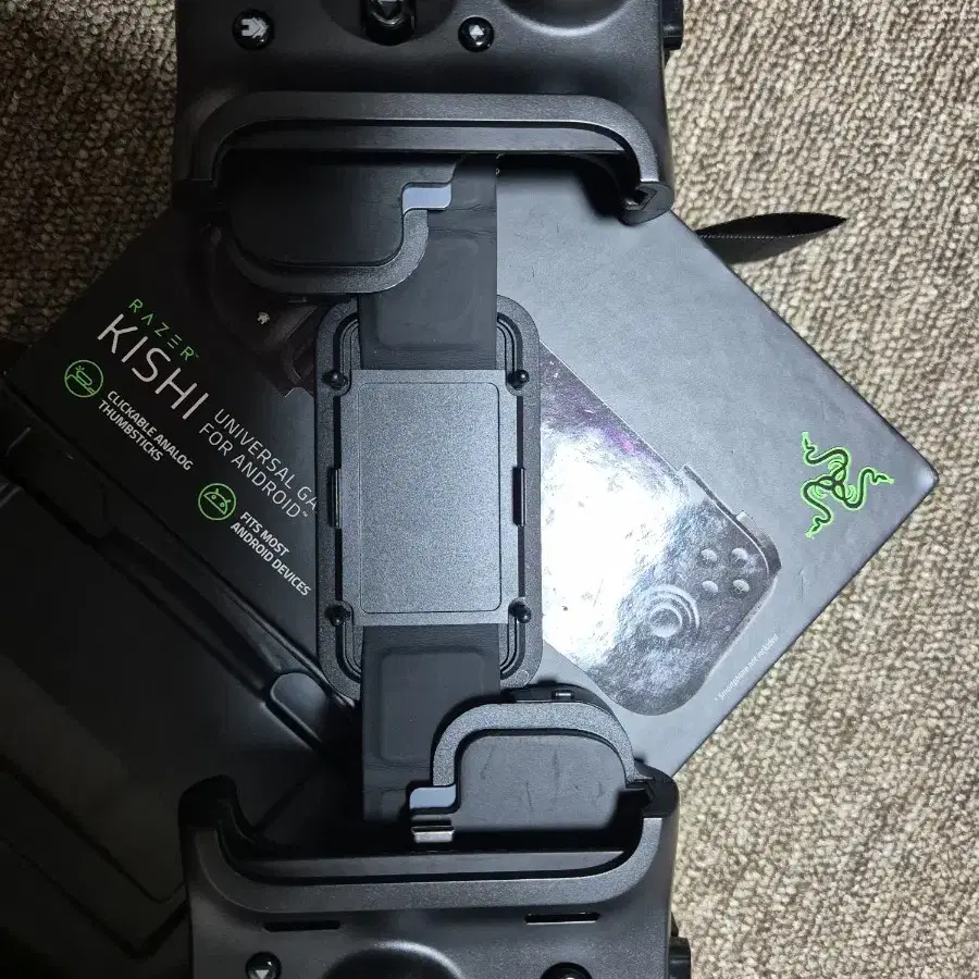 RAZER KISHI V1 팝니다 (휴대폰 게임패드)