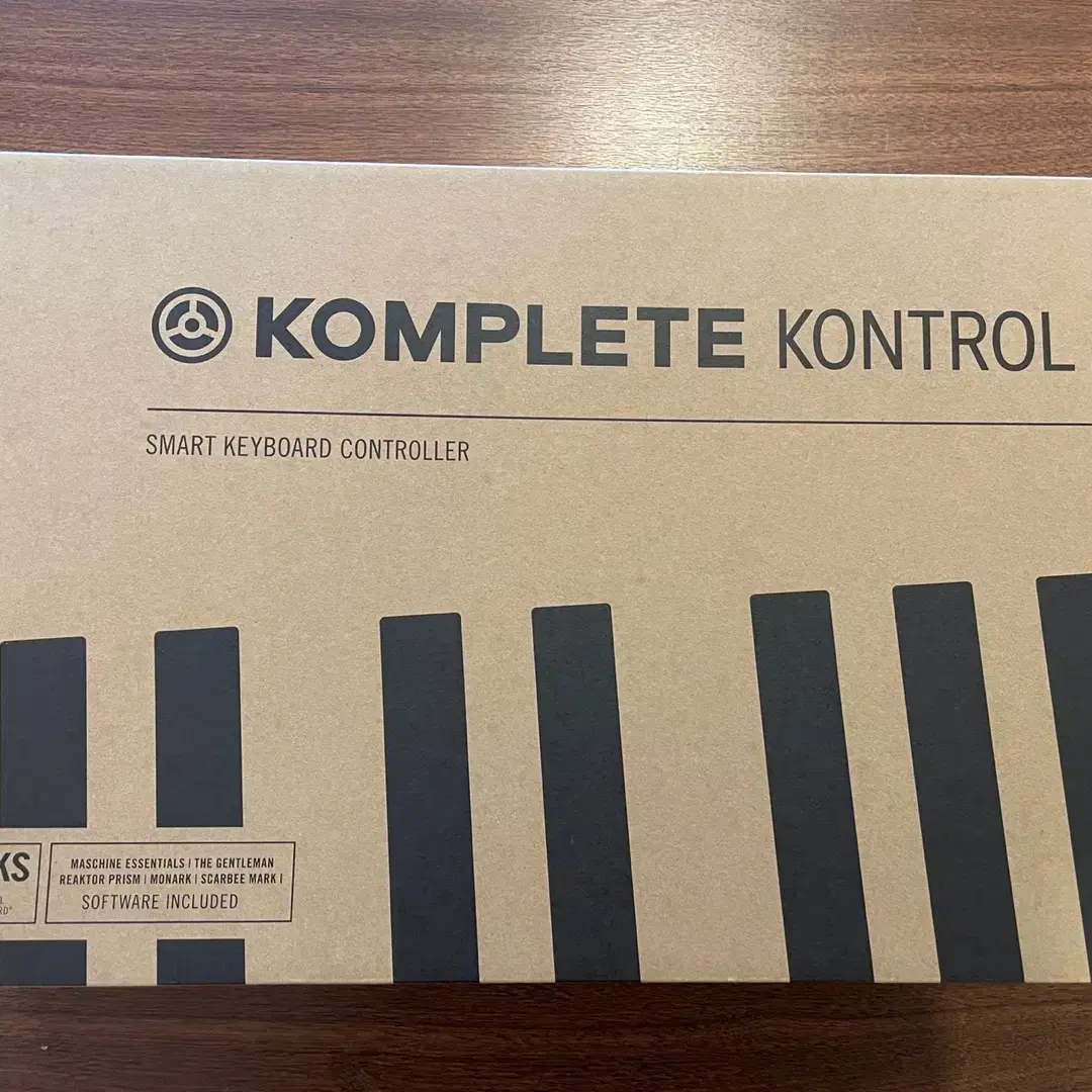 Komplete Kontrol A25 마스터 키보드 새거 팝니다!