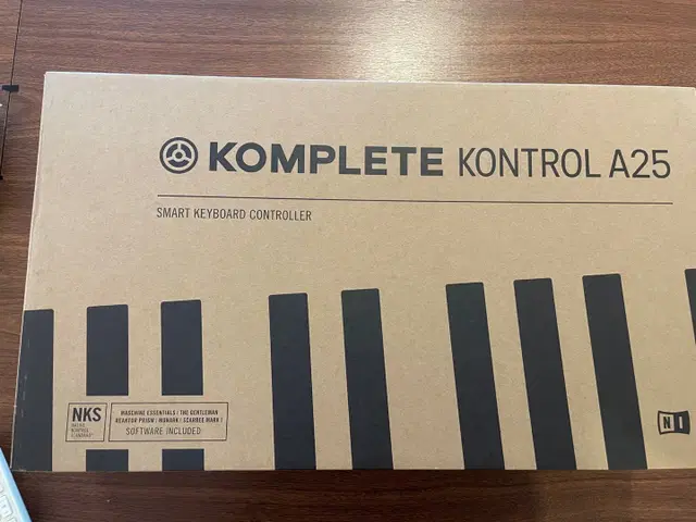 Komplete Kontrol A25 마스터 키보드 새거 팝니다!