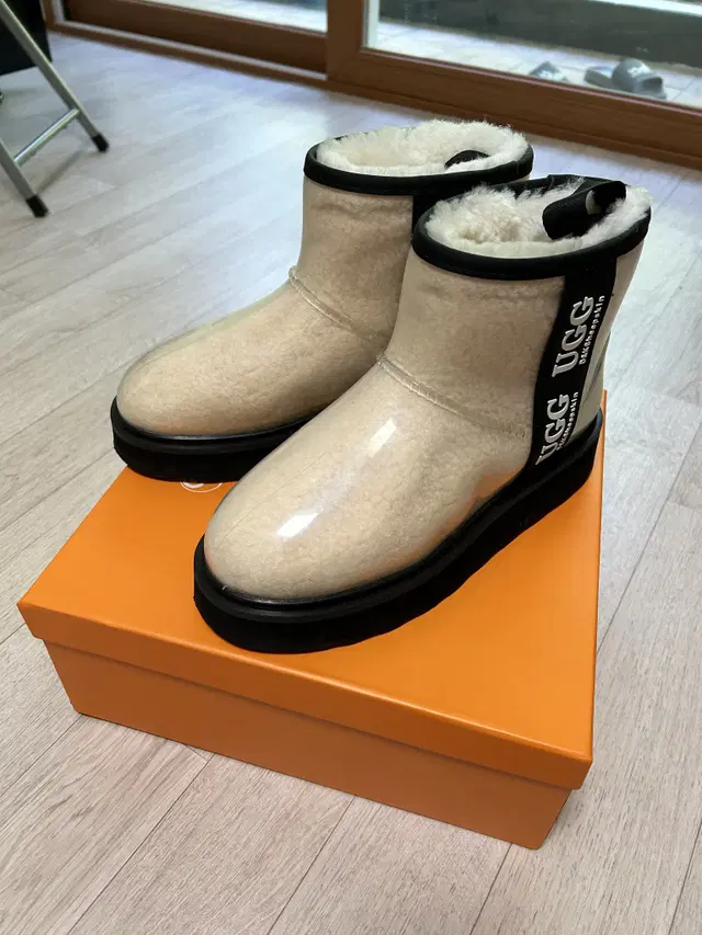 호주 ugg 클리어 사이즈 9 250-255