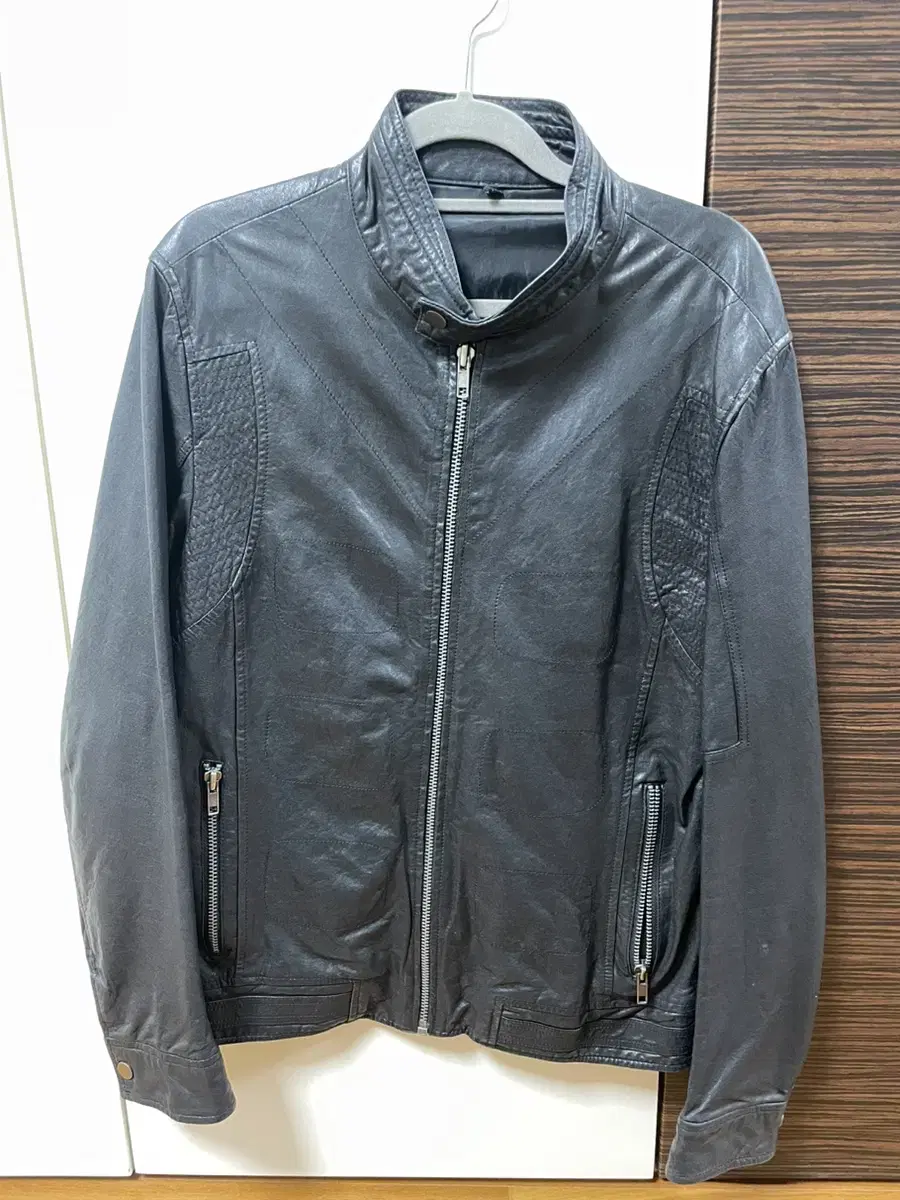 I sell made-in-Italy lambskin leather jackets.