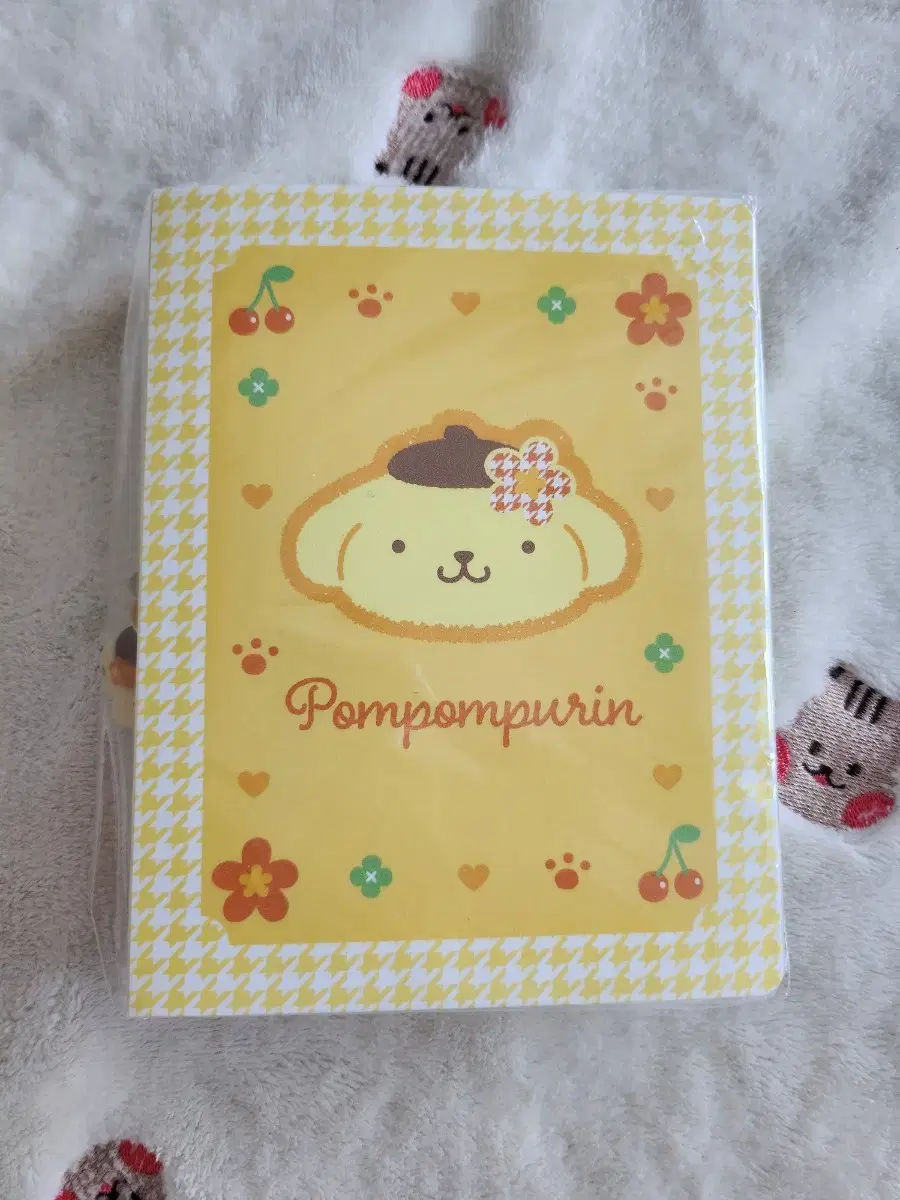 San Rio Kaohana Photo Card album (pompompurin)