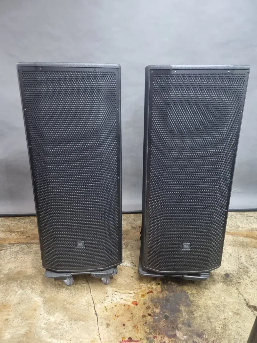 PRX825W JBL 파워드 스피커 입니다