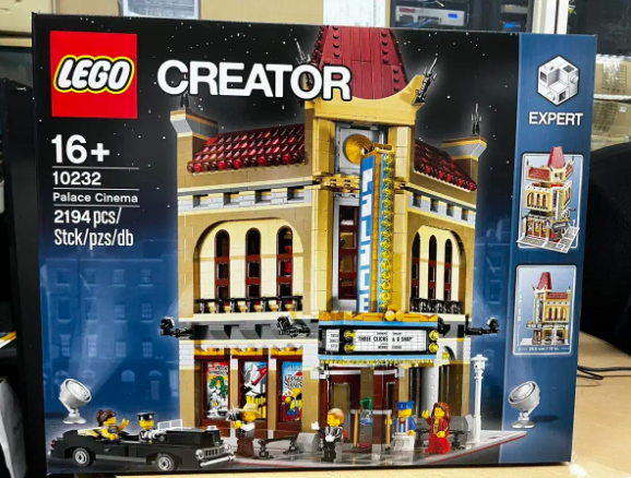 New, unsealed) LEGO 10232 Cinema