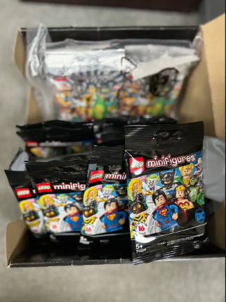 LEGO Minifigures DC Superheroes Season (71026) 16 pieces set