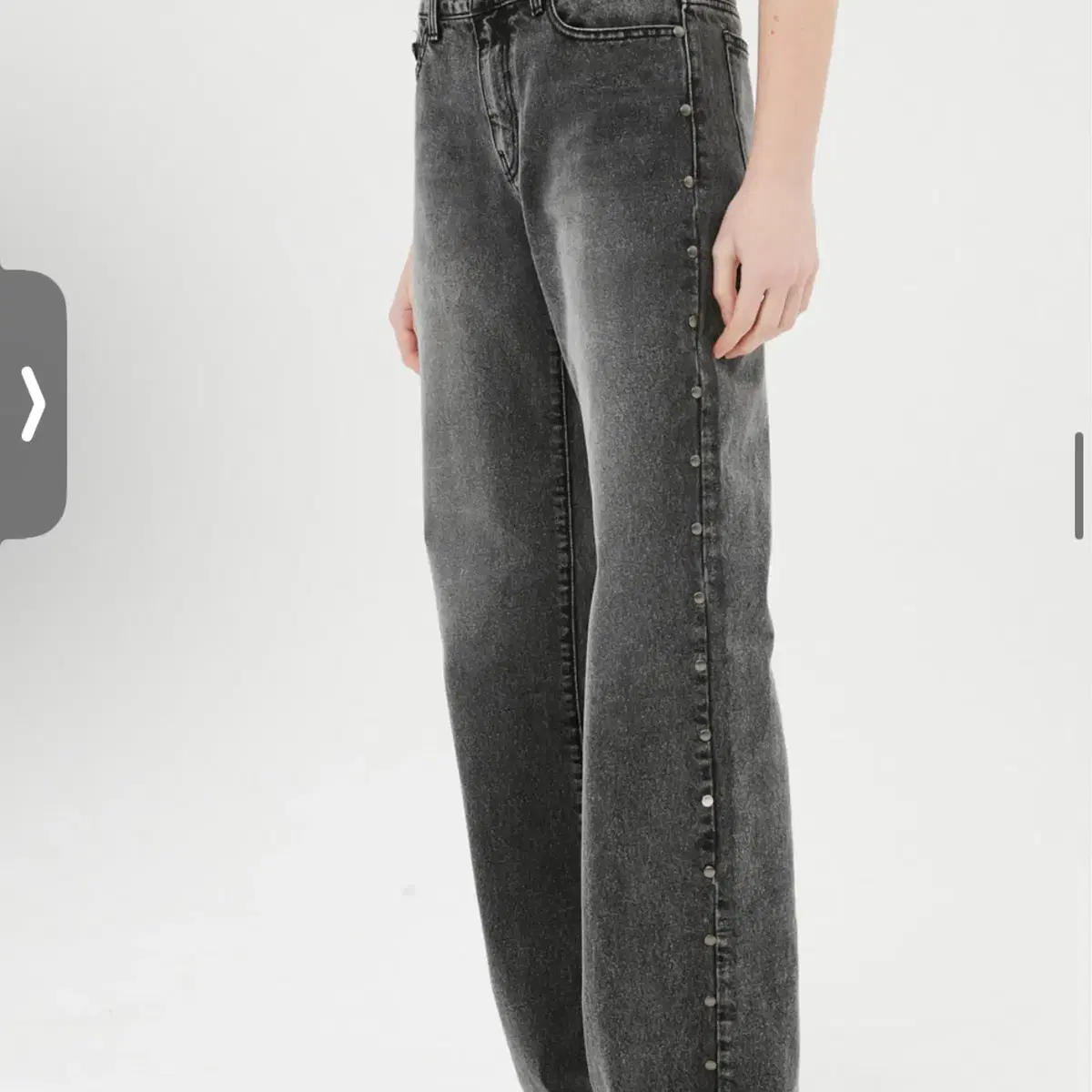 문선 Lunar Studded Denim Pants