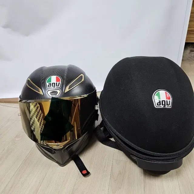 agv70주년 한정판 풀카본 헬멧 판매합니다