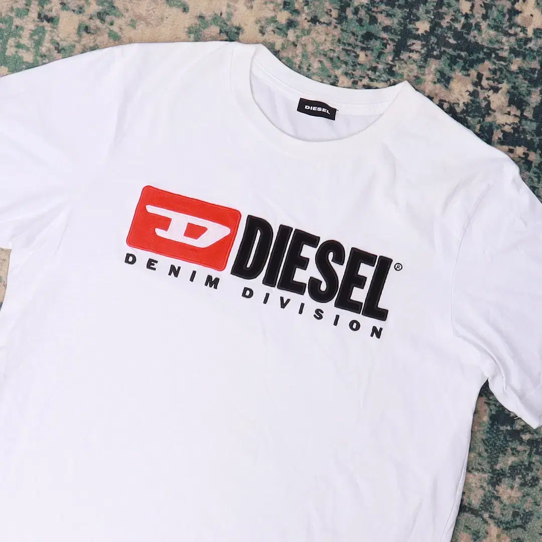 DIESEl 디젤 로고 티셔츠 화이트 M