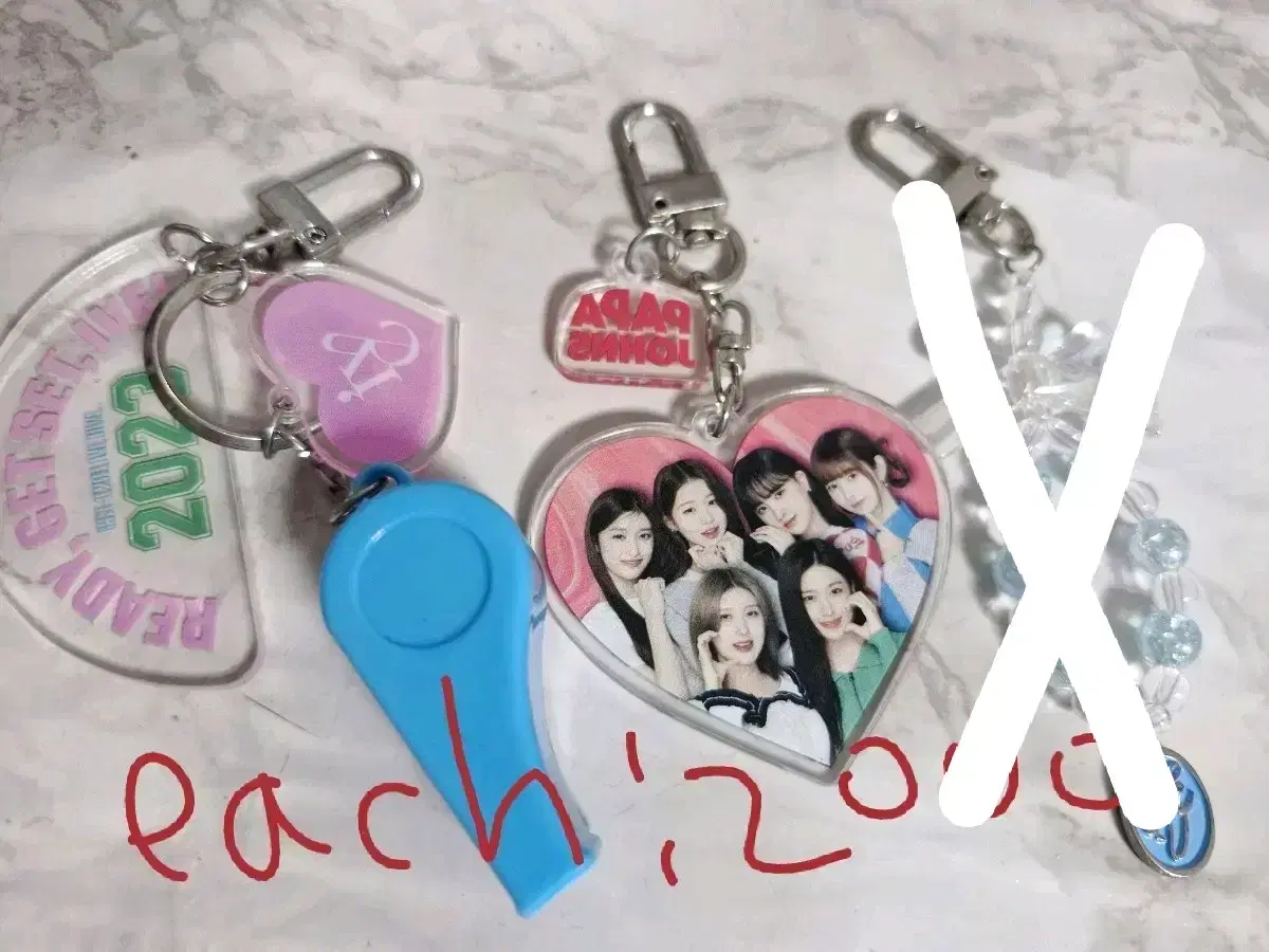 Ive Papa John's season's greetings 2023, 2024 keyring wts Plenty