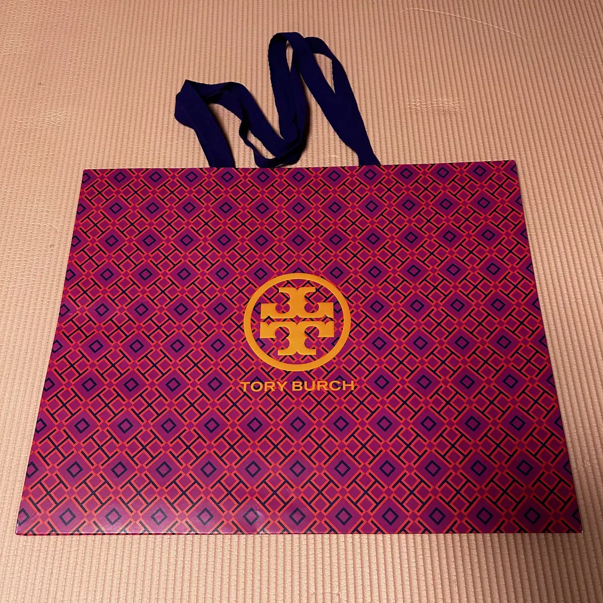 토리버치 TORY BURCH 쇼핑백 판매합니다.  - 사이즈 : 50.5