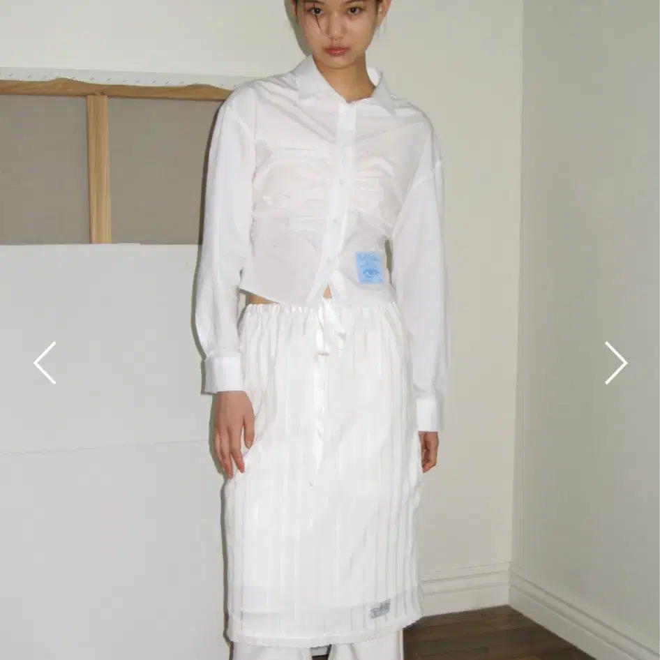 시눈 Cotton Croped Shirring Shirt (White)