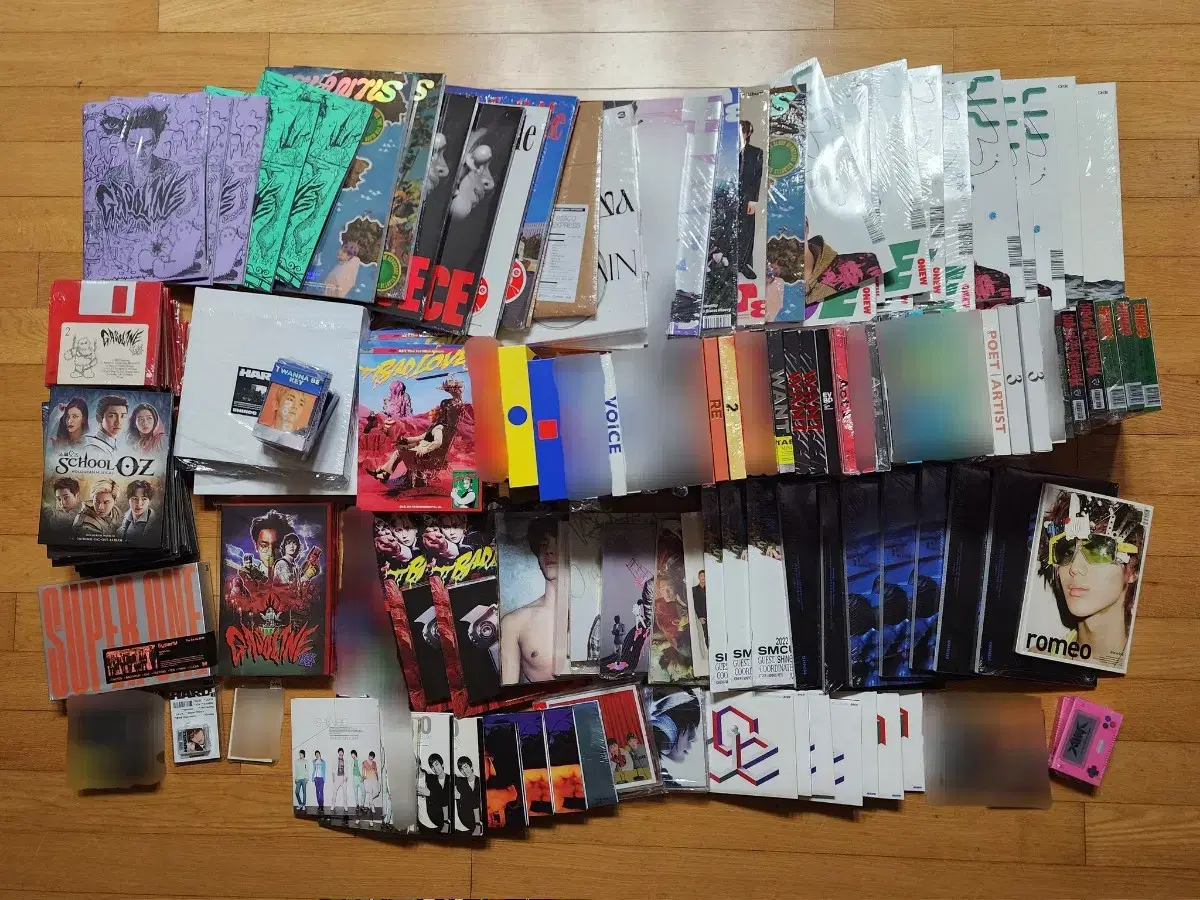 shinee unsealed album onyukiminhotaeminhardgasolinegoodandgoodadvicedonkollmymoveHelloSocialRockphotocard