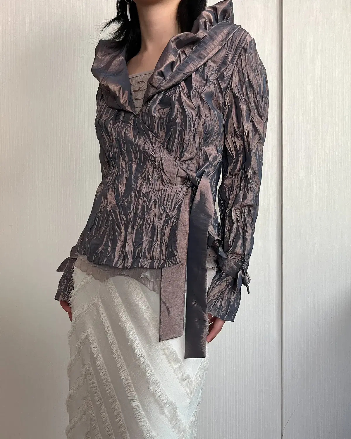 Pleats glossy belted wrap jacket