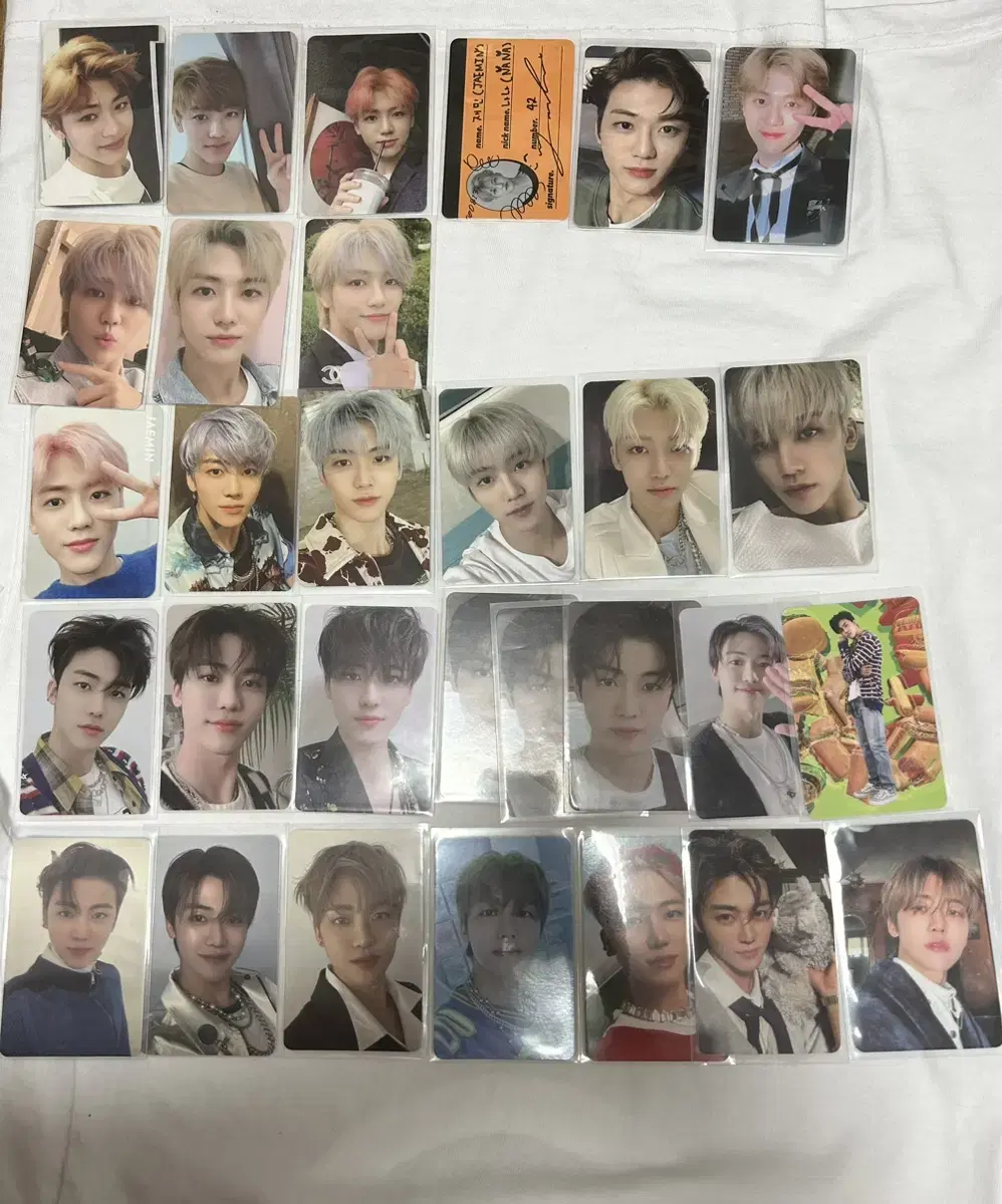 jaemin photocard wts (suit jaemin, hood jaemin, etc.)