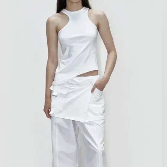 세릭 ASYMMETRY SLEEVELESS / WHITE