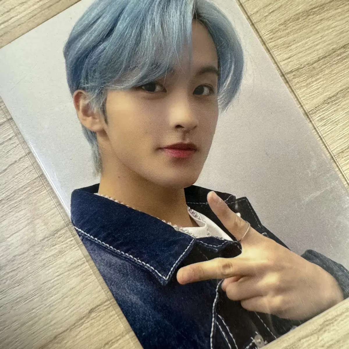 Apple Music mark unreleased photocard