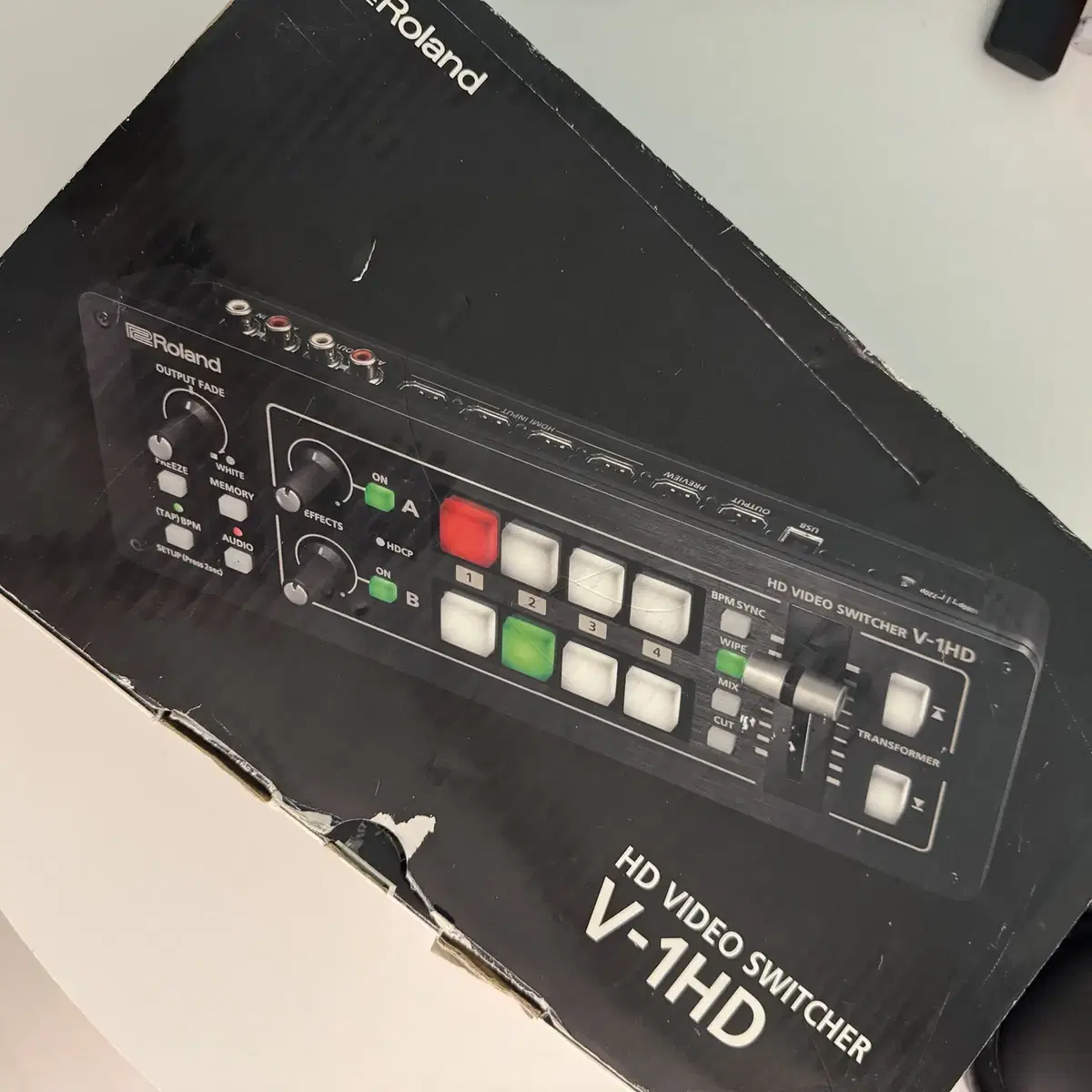 Roland V-1HD 스위처