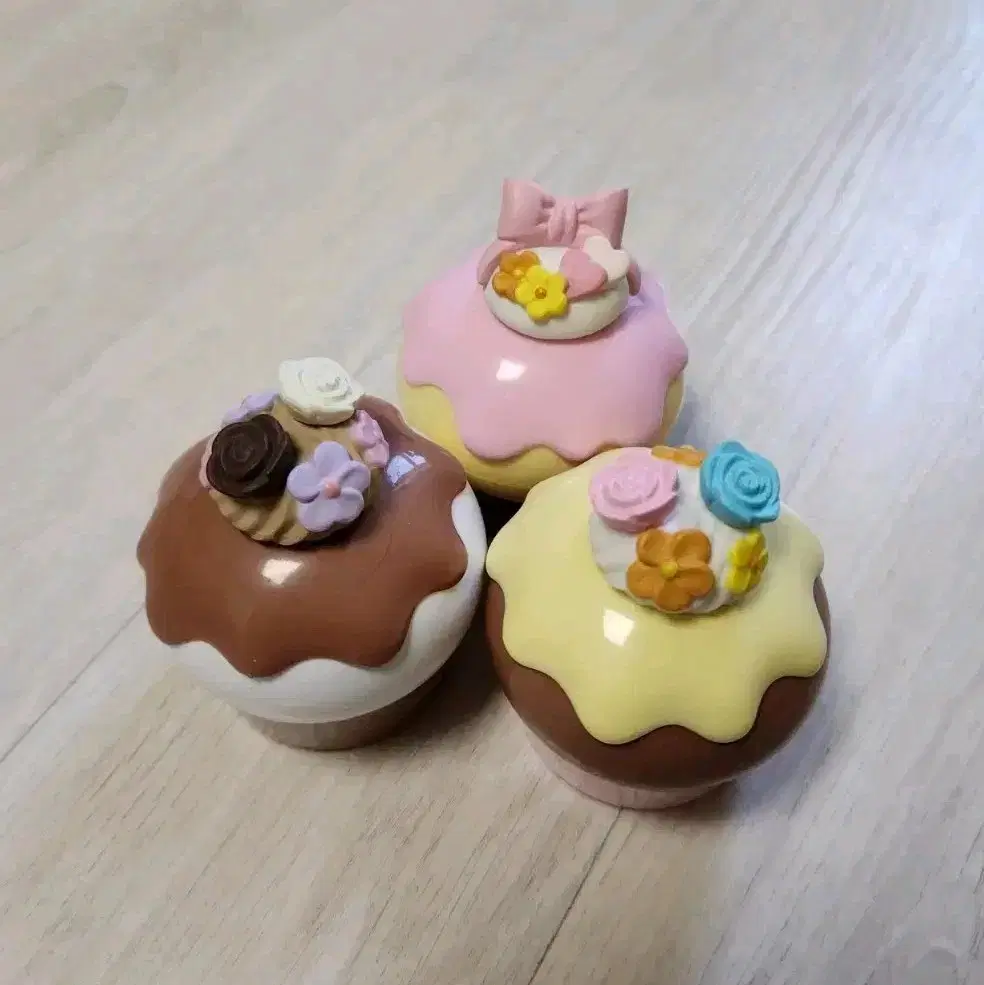 Vahn Rinkore Cupcake Dessert Ring Japanese Gacha Figures