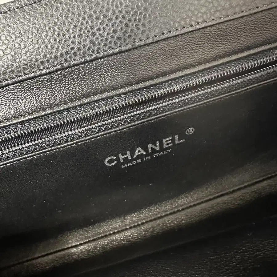 샤넬 클러치 CHANEL  Metallic Caviar Quilted C