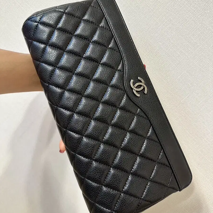 샤넬 클러치 CHANEL  Metallic Caviar Quilted C