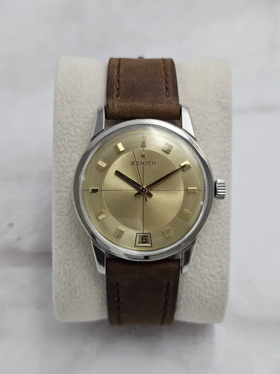 Jennie's Stellina Manual Vintage Watch