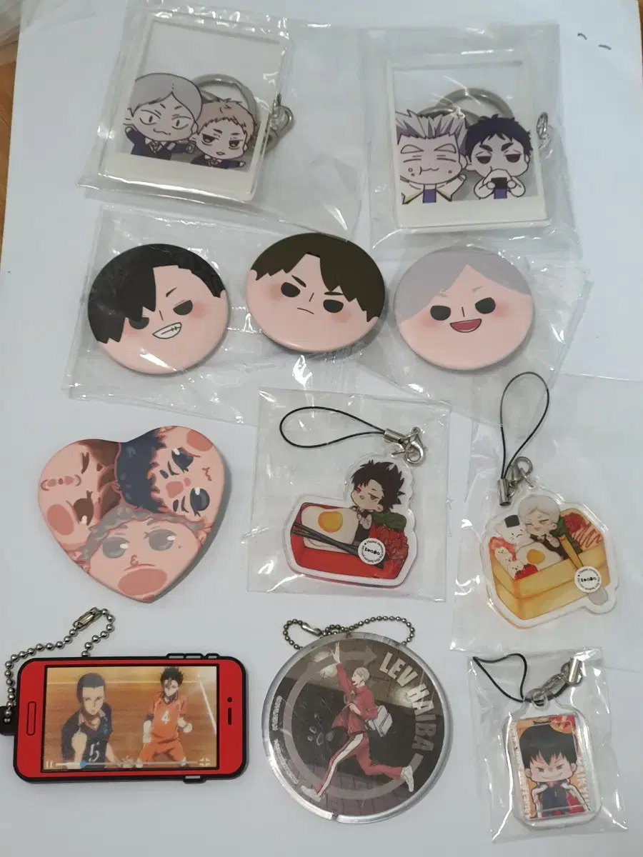 Haikyuu unofficial keyring, can badge, gachakuro rief yaku bokuto akaashi