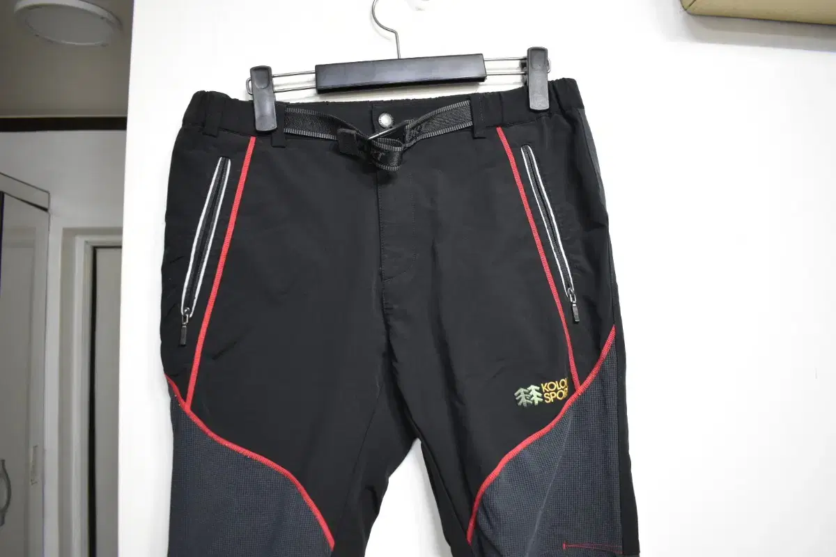 [29] Kolon Sports men's pants