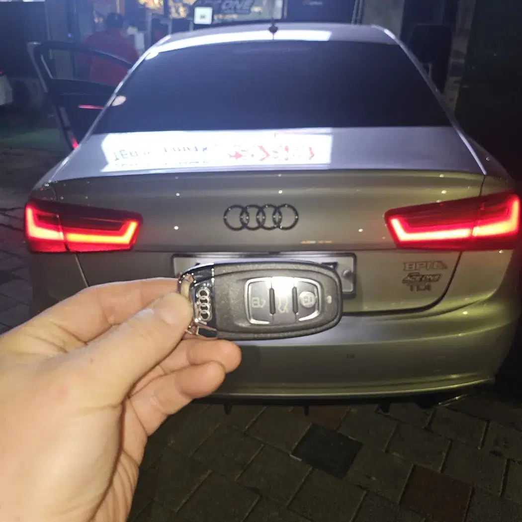 아우디 AUDI 버튼형 스마트키 분실시 감가 방어로 스페어키 추가 제작