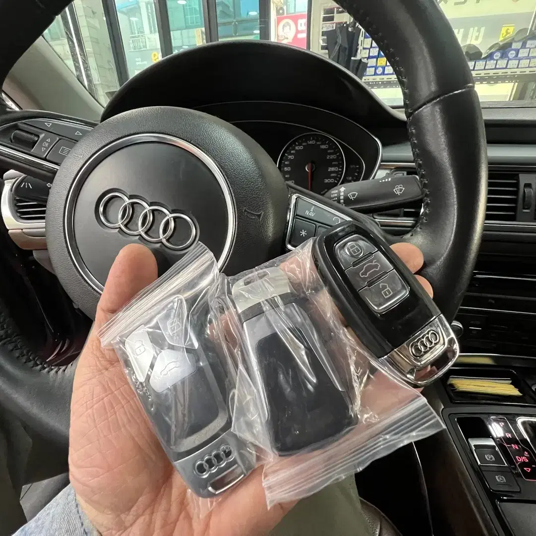 아우디 AUDI 버튼형 스마트키 분실시 감가 방어로 스페어키 추가 제작