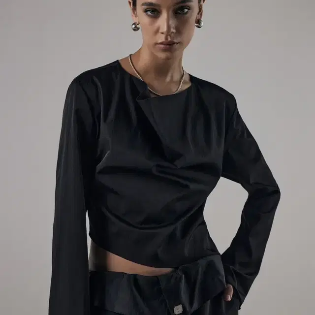 트리밍버드 Cowl Blouse [ Black ]