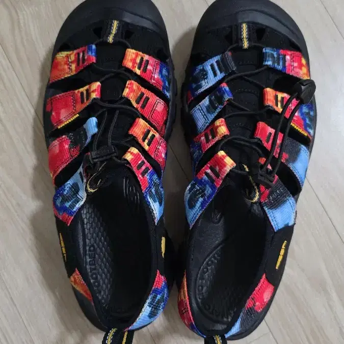 keen 킨 샌들 270mm 새거 팝니다.