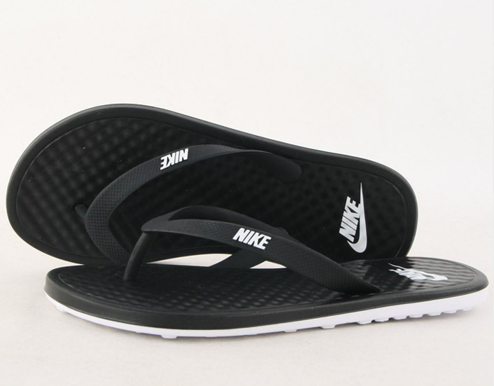 [Unsealed] I am selling a pair of Nike flip flops.