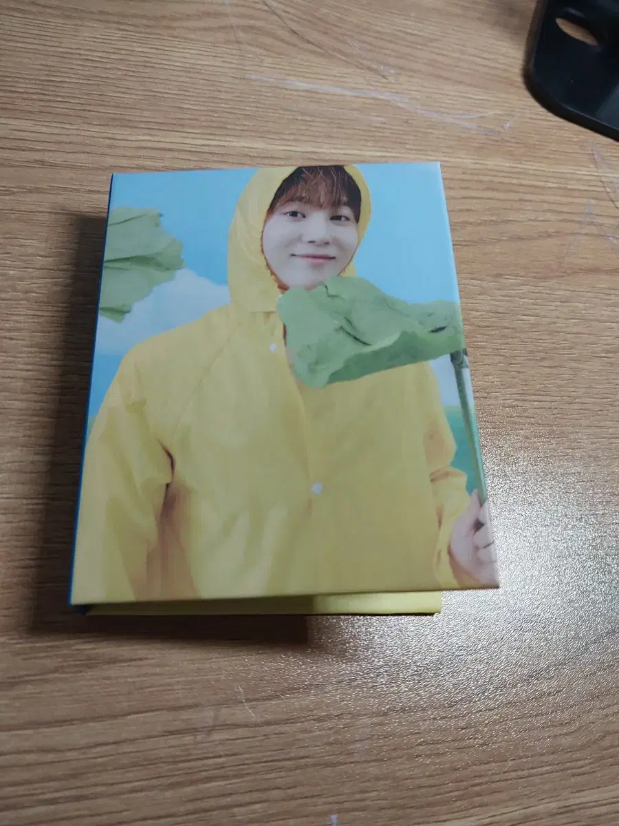 Seventeen seungkwan collectbook from the Heaven album? I'm selling it.