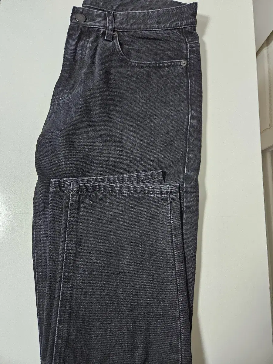 Unshirted standard jeans