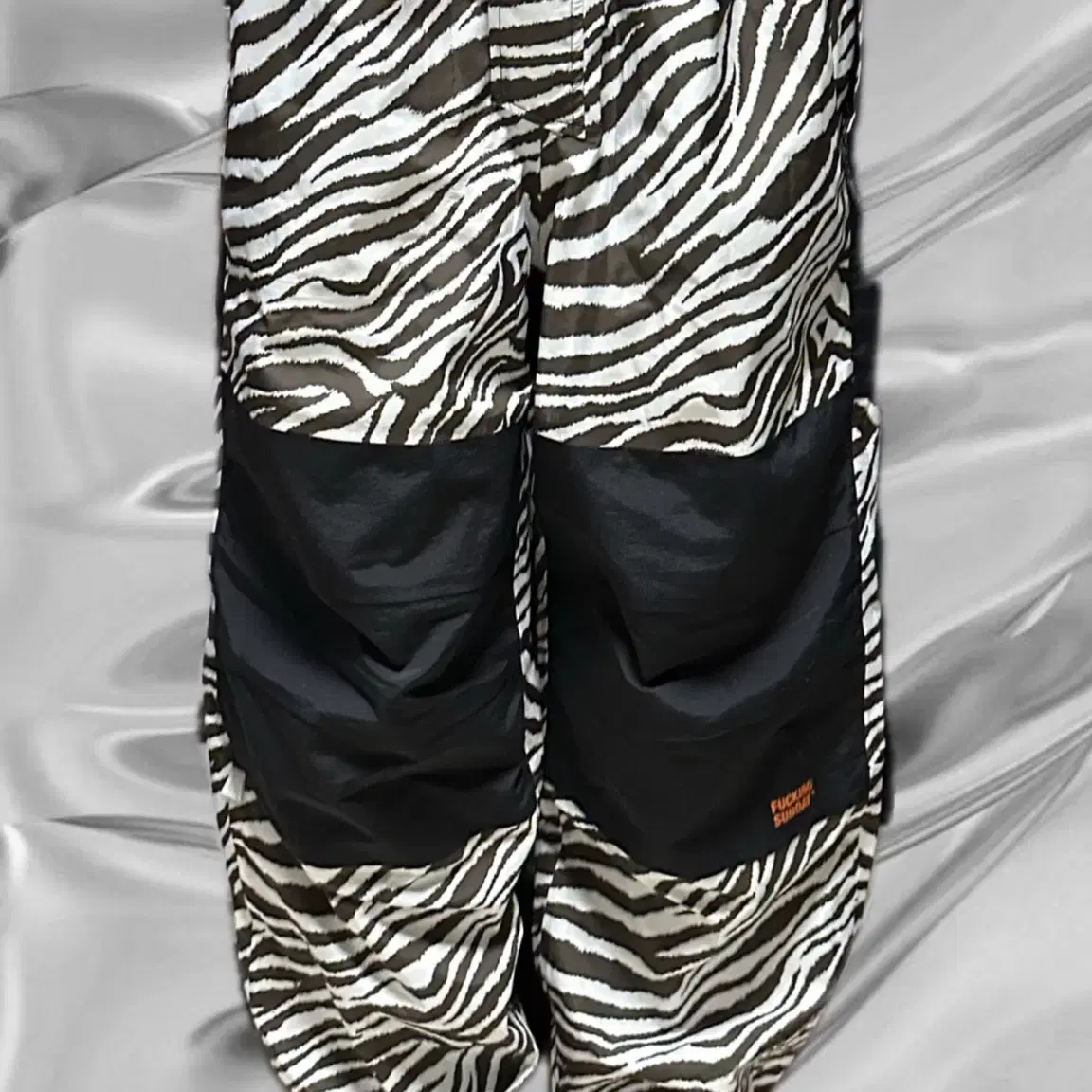 페치선데이 FETCH PANT ZEBRA BROWN